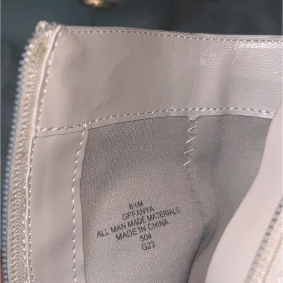 Guess women’s zip up boots - Picture 7 of 7